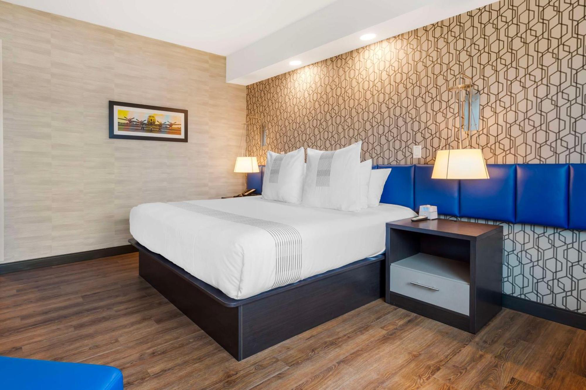 Glo Best Western Kanata Ottawa West מראה חיצוני תמונה